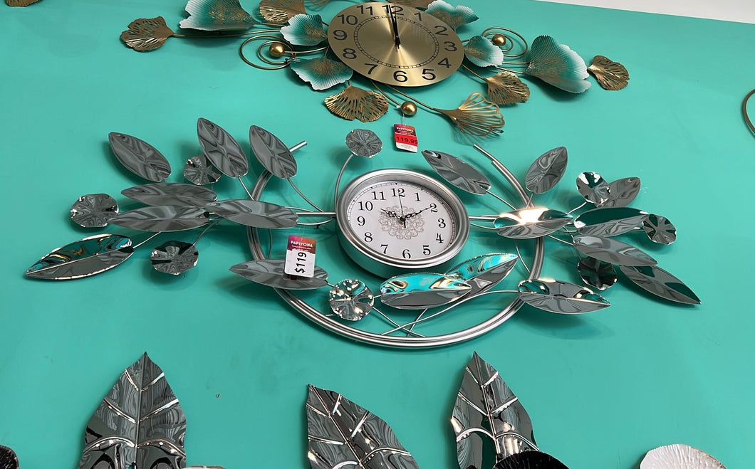 Wall Clock Art Clock Silver Wall Decoration, Creative Handmade Mute Non-Ticking Clock Stainless Steel Wall Clock with Silver Tinted Mirrors Leaf Design for Living Room, Bedroom, Office, Corridor