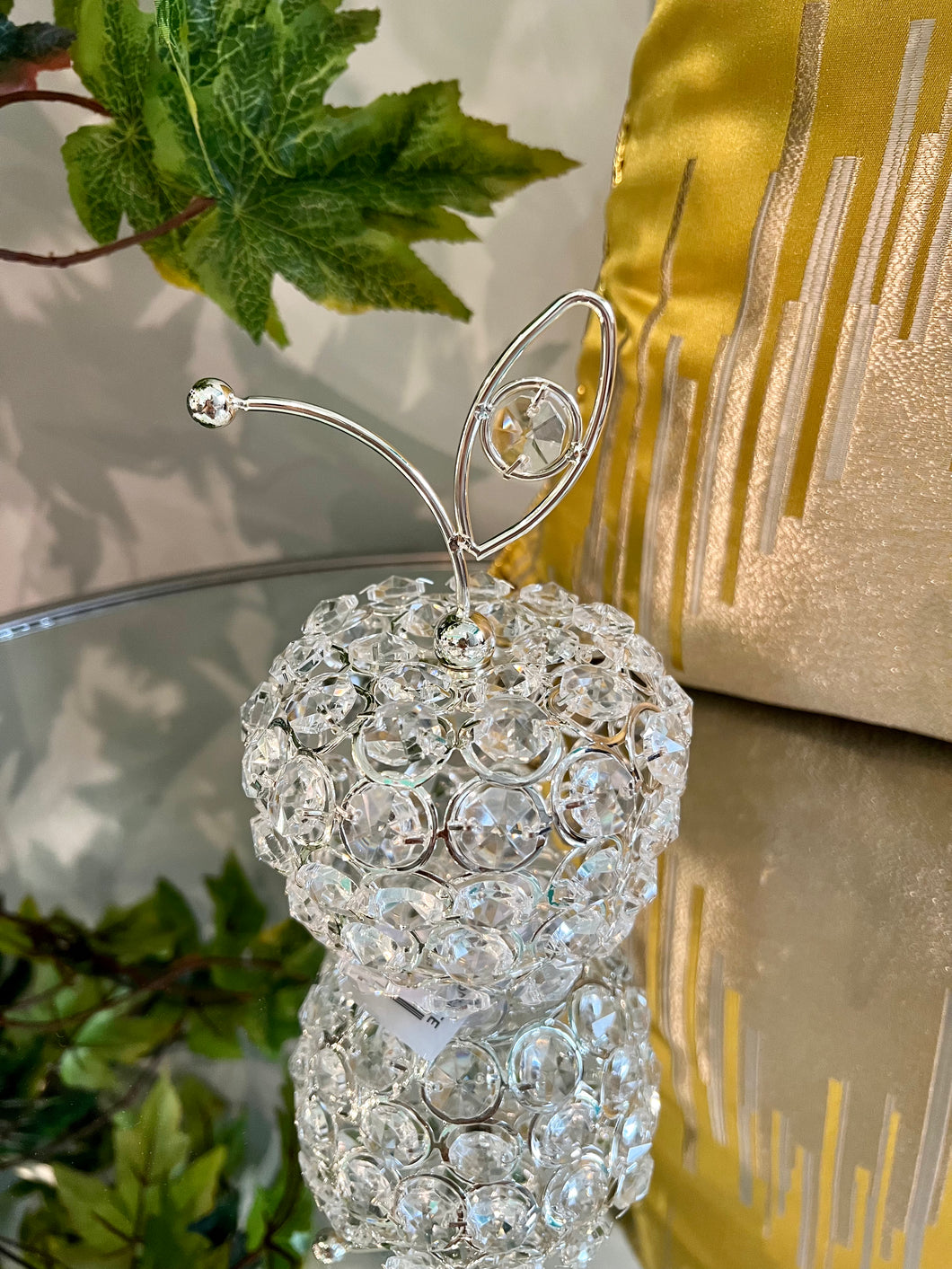 Crystal Nickel Centre Piece in Gold/Silver Metal of a Gorgeous Apple
